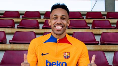 Der FC Arsenal bezahlte seinen ehemaligen Stürmer Pierre-Emerick Aubameyang, damit dieser zum FC Barcelona wechseln kann.
