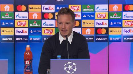 Julian Nagelsmann spricht auf der Pressekonferenz über den Champions-League-Gegner Benfica Lissabon. Dabei nutzt er ein Wortspiel, mit dem er den Übersetzer frotzelt.