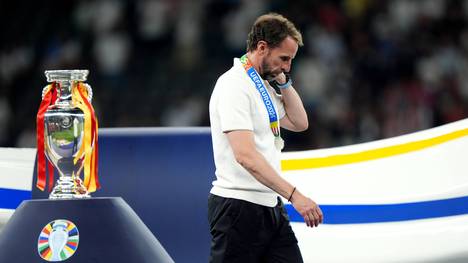 Gareth Southgate erklärt seinen sofortigen Rücktritt als Trainer der englischen Fußball-Nationalmannschaft - als Nachfolger werden bereits zig Namen gehandelt, darunter auch der eines früheren Bayern-Coachs.