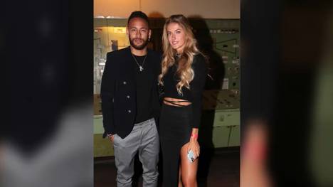 Die Leichtathletin Alica Schmidt trifft bei einem Event in Berlin auf den Fußball-Weltstar Neymar und hat direkt eine Challenge im Kopf. Auch ihre Instagram-Follower bezieht sie mit ein.