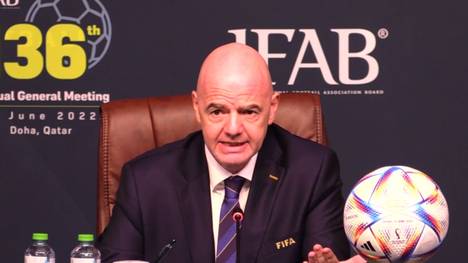 Die IFAB hat beschlossen die Regelung zu den fünf Auswechslungen in einer Partie beizubehalten. Auch für die Abseitsregel gab es nach Angaben des FIFA-Präsident Infantino ein paar Erneuerungen.