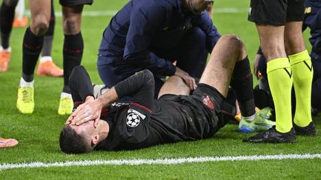 Beim 2:2-Remis gegen Newcastle musste Patrik Schick verletzt und humpelnd in die Kabine gehen. Co-Trainer Rogier Meijer spricht von einer „großen Wunde“ am Knöchel des Stürmers.