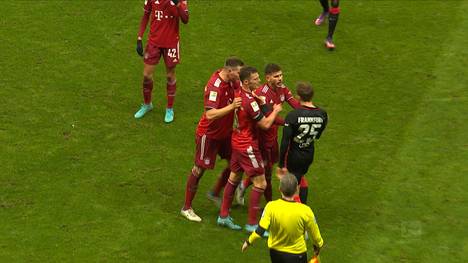 Der Wechsel von Niklas Süle bringt die Bayern-Bosse schon jetzt zum Nachdenken. Wer kann die Lücke füllen? Gegen Frankfurt machte Lucas Hernández auf sich aufmerksam.