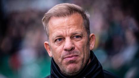 Ex-Bremen-Trainer Markus Anfang wurde aufgrund seiner Impfpass-Fälschung vom DFB-Sportgericht zu einem Jahr Sperre und einer Geldstrafe von 20.000 Euro verurteilt.