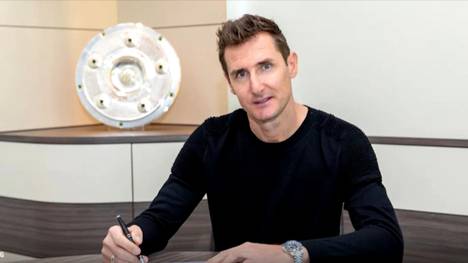 Der FC Bayern hat weitere Personalentscheidungen getroffen. Miroslav Klose wird ab 1. Juli 2020 neuer Assistent von Cheftrainer Hansi Flick. 