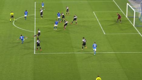 Neapel klettert durch einen Kantersieg gegen Udinese auf Rang zwei. Fabián Ruiz krönt den Abend mit einem sehenswerten Traumtor.