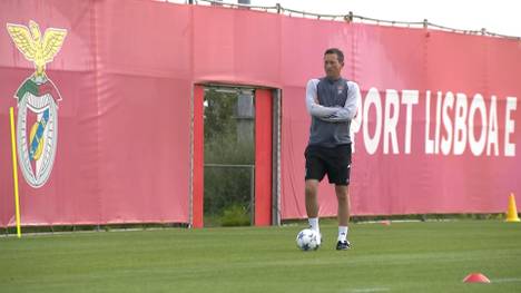 Die Trainersuche beim FC Bayern geht weiter! Roger Schmidt erteilte dem Rekordmeister eine Absage, indem er sich zu seinem aktuellen Klub Benfica bekannte. 