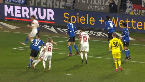 Arminia Bielefeld und Nürnberg trennen sich Unentschieden. Der Club schlägt mit der letzten Aktion des Spiels nochmal zu. 