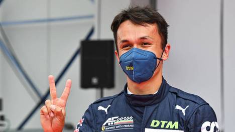 Alexander Albon kehrt in die Formel 1 zurück und ersetzt ab der kommenden Saison Russell beim Team Williams. Der britisch-thailändische Rennfahrer ist dementsprechend happy.