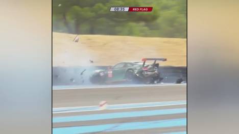 Schrecksekunde für Michael Fassbender in Frankreich: Beim Qualifying zum Castellet 240 in der europäischen Le-Mans-Serie fährt der 43-Jährige mit seinem Porsche in einen Reifenstapel. 
