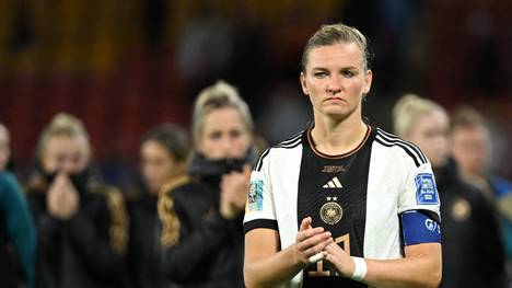 Die deutschen Fußballerinnen sind durch ihr historisches WM-Debakel in der FIFA-Weltrangliste erstmals aus den Top 5 gerutscht.