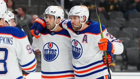 Eishockey-Star Leon Draisaitl hat mit den Edmonton Oilers durch den nächsten Sieg weiter Kurs auf die Play-offs in der NHL genommen.