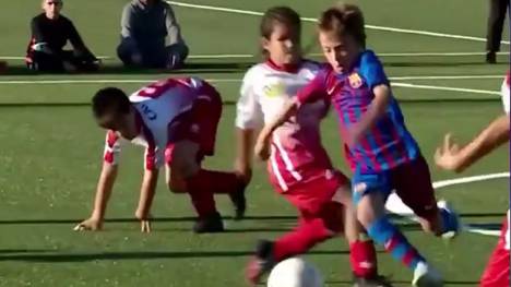 Pedrito Juarez ist acht Jahre alt, spielt für Barcelonas Jugendakademie "La Masia" und verzaubert die Fans mit seiner feinen Technik. Mit seinem Solo-Tor erinnert der 9-Jährige an Idol Lionel Messi. 