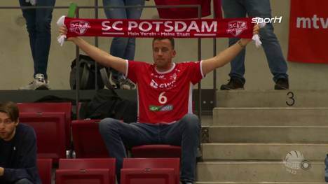 Die Volleyballerinnen des SC Potsdam setzen zu Beginn der Finalserie um die deutsche Meisterschaft ein Ausrufezeichen und düpieren das favorisierte Team aus Stuttgart.