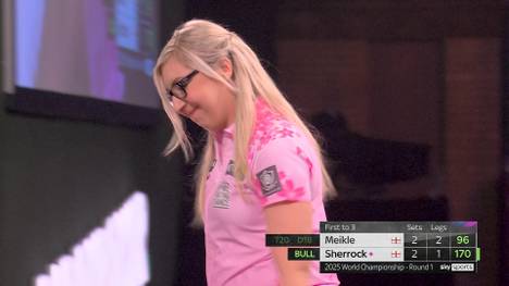 Fallon Sherrock scheitert in Runde eins der Darts-WM an Ryan Meikle - kurz vor Schluss hat sie Riesenpech, als ihr ein "Big Fish" vor der Nase wegschwimmt.