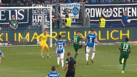 Bei Aufsteiger Darmstadt holt Gladbach nach einem 0:3 zur Pause tatsächlich noch einen Punkt. Die zweite Halbzeit gewinnt die Borussia selbst mit 3:0, sichert sich noch ein 3:3-Remis, auch wegen einer umstrittenen roten Karte.