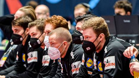 Die deutsche Nationalmannschaft ist bei der Handball-EM ausgeschieden. Das gesamte Turnier hatte das DHB-Team mit Corona Infizierungen zu kämpfen.