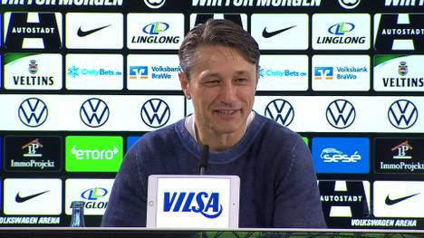 VfL Wolfsburg-Trainer Niko Kovac wird nach dem Spiel gegen Gladbach nach Aberglaube gefragt, nachdem er gleiche Kleidung trägt. Dieser Frage kontert er mit Humor. 