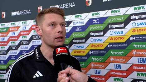 Schiedsrichter Christian Dingert steht nach der Partie zwischen Augsburg und Bayern im Interview und erklärt die zahlreichen kniffligen Entscheidungen.