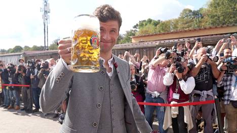 Nach einer rundum gelungenen Woche beim FC Bayern steht der jährliche Wiesn-Besuch auf dem Programm. Insbesondere Harry Kane ist dort ein gefragter Mann.