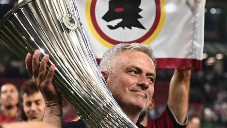 Durch seinen Sieg mit der AS Rom im Finale der neugeschaffenen Conference League hat Trainer José Mourinho seinen fünften Europapokal gewonnen.