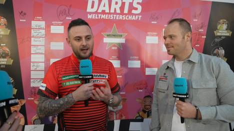 Joe Cullen gewinnt bei der Darts-WM klar gegen Wessel Nijman. Im Interview bei SPORT1 zeigt er großes Unverständnis, warum sein Gegner im Vorfeld zum Favoriten erklärt wurde.