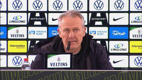 Ärger nach Wolfsburgs 3:0-Sieg gegen Freiburg: Wieso der VAR bei einem Foulspiel vor dem ersten Gegentor nicht eingreift, ist Christian Streich ein Rätsel.