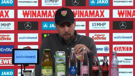 Nach dem überzeugenden 3:0 gegen Eintracht Frankfurt bedankt sich Stuttgarts Trainer Sebastian Hoeneß für den Support von den Rängen.