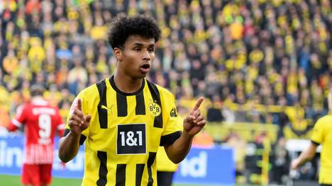 Karim Adeyemi kommt beim BVB endlich so richtig in Schwung. Gegen Freiburg traf der Flügelstürmer zum zweiten Mal in diesem Jahr - und profitiert dabei von gleich mehreren Faktoren.