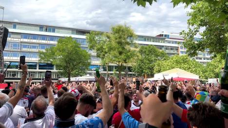 Vor dem EM-Finale gegen Spanien feiern die englischen Fans in Berlin und sind sich sicher: "Football's coming home!"