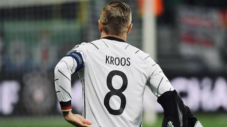 Die Spekulationen haben ein Ende: Toni Kroos läuft tatsächlich wieder für das DFB-Team auf - und macht den Fans direkt Hoffnung mit Blick auf die EM.