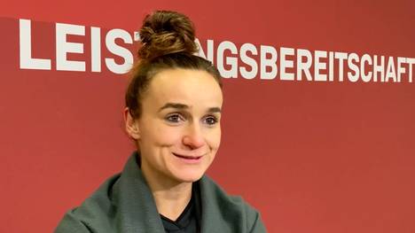 Starker Auftritt des FC Bayern in der Frauen-Champions-League! Nach dem Sieg gegen Barca zeigt sich Spielführerin Lina Magull emotional.