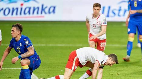 Robert Lewandowski führt Polen zum Sieg gegen Andorra. Doch der Bayern-Star muss angeschlagen ausgewechselt werden. Die erste Diagnose bereitet Sorgen.
