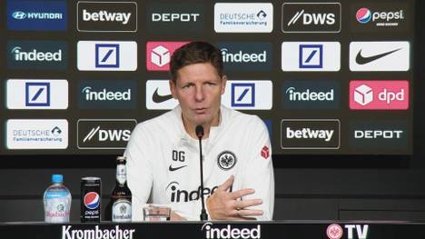 Eintracht Frankfurt hat in der Champions League gegen Neapel verloren. Oliver Glasner glaubt trotzdem nicht, dass die SGE nun in ein Leistungstief fallen wird. 