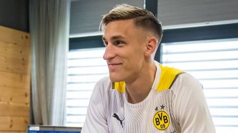 Nico Schlotterbeck wird bald in Schwarz-Gelb auflaufen. In seinem ersten Interview bei BVB-TV erklärte er, was der ausschlaggebende Grund für seine Entscheidung war nach Dortmund zu wechseln. 