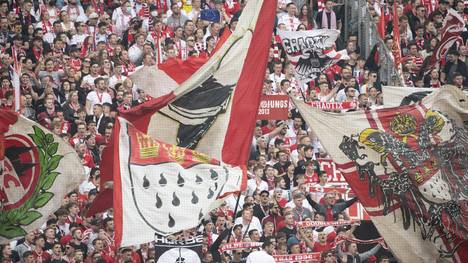Der 1. FC Köln lässt sich in dieser Saison durch nichts aus der Ruhe bringen und peilt die europäischen Plätze an. Für Mark Uth ist auch die neue Conference League ein willkommener Ort.