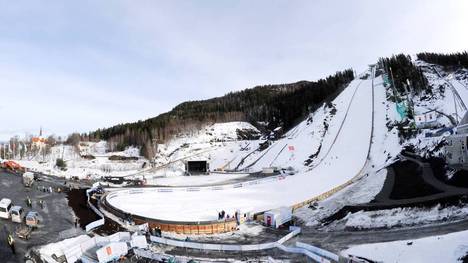 Image 1: In ski jumping, athletes live the dream of flying, especially on the big hills where jumps over 200 meters are now possible. SPORT1 shows the development of the world record.