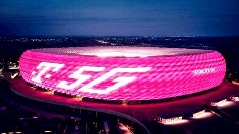 Nach der Niederlage gegen Hoffenheim werden die Bayern den Schatten der TSG einfach nicht los. Ein Schriftzug auf der Allianz Arena amüsiert das Netz.