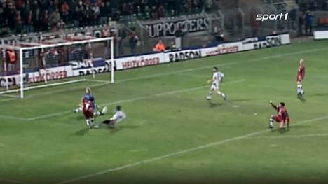 30. November 1997: Trotz Unterzahl der Leverkusener dreht Ulf Kirsten die Partie gegen die Bayern im Alleingang. Und schafft in der Nachspielzeit den Hattrick zum 4:2-Endstand. 