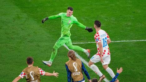 Kroatien hat sich nach einem nervenstarken Elfmeterschießen für das Halbfinale der WM qualifiziert.