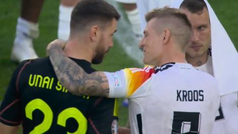 Toni Kroos bestreitet bei der UEFA EURO 2024 gegen Spanien sein letztes Karrierespiel. Nach dem Abpfiff kommt es zu emotionalen Szenen.