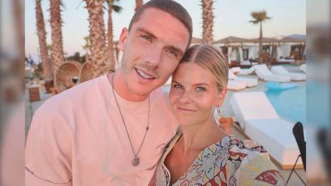 Robin Gosens ist mit seiner Freundin Rabea seit acht Jahren glücklich. Die Physiotherapeutin erdet den DFB-Star. Die beiden wollen offenbar sogar heiraten.