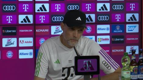 Matthijs de Ligt sitzt beim FC Bayern beim Bundesliga-Start in Bremen nur auf der Bank. Thomas Tuchel verrät die Gründe dafür - und zeigt sich zugleich von de Ligts Physis beeindruckt.