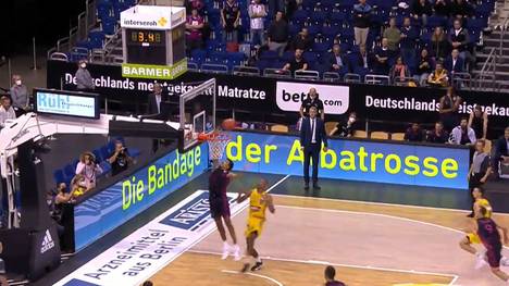 Der amtierende Meister ALBA BERLIN muss zum Auftakt in die neue Saison eine Niederlage hinnehmen. In einem Herzschlagfinale unterliegen den Telekom Baskets Bonn.