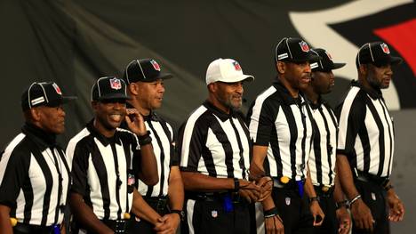 Die NFL hat erstmals eine komplett mit schwarzen Schiedsrichtern besetzte Crew aufgeboten und damit ein Stück Football-Geschichte geschrieben. 