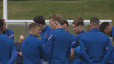 Die englische Nationalmannschaft hat vor dem EM-Achtelfinale gegen Deutschland Elfmeterschießen trainiert. Einer der Schützen könnte auch Torwart Jordan Pickford werden.