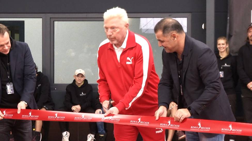 Das Mega-Projekt von Boris Becker ist fertiggestellt. Heute eröffnete er die Boris Becker International Tennis Academy mit der größten Tennishalle der Welt.