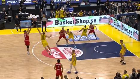 Die deutsche Basketball-Nationalmannschaft hat in der EM-Qualifikation eine bittere 72:73 (37:37)-Niederlage kassiert. Die dramatische Schlussphase im Video.