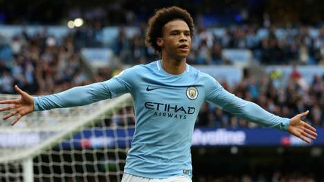 Leroy Sané wird Manchester City verlassen. Nur wann? Sein Trainer dreht schon mal am Personalkarussell und bringt mögliche Namen als Ersatz ins Spiel. 