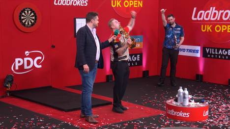 Dimitri van den Bergh gewinnt seinen ersten UK-Open-Titel und widmet seinen Erfolg mit einer emotionaler Botschaft seinem verstorbenen Opa.